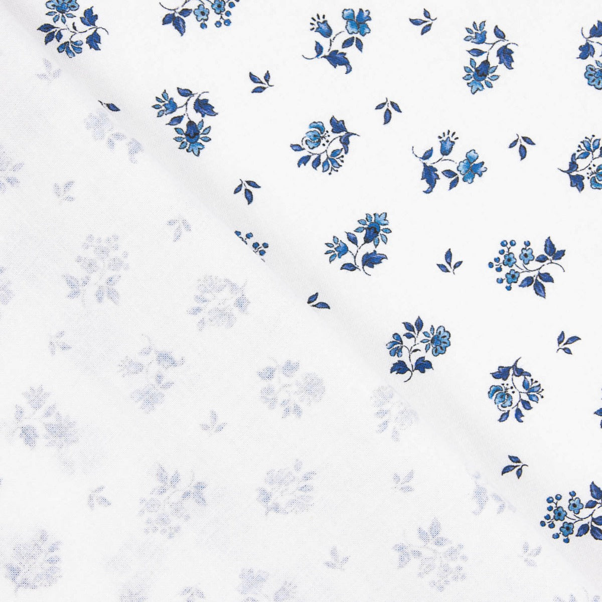Perkal Baumwolle Blumen Blau auf Weiß - Ribes y Casals
