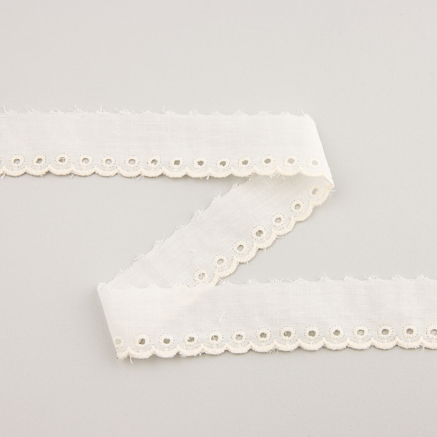 Besticktes Baumwollband 2,5cm - Ribes y Casals