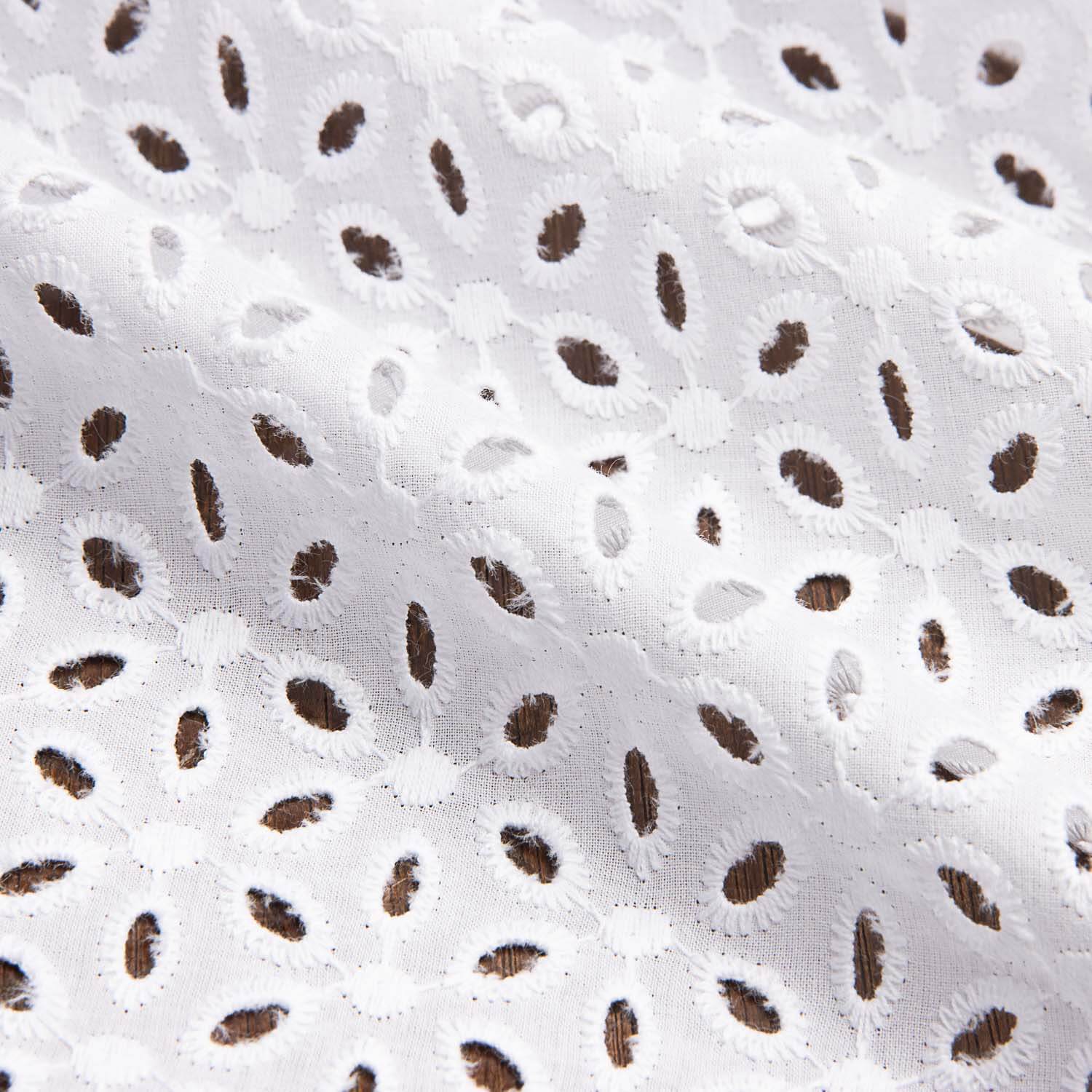 Swiss Embroidery White Petal Flower White Natural - Ribes y Casals