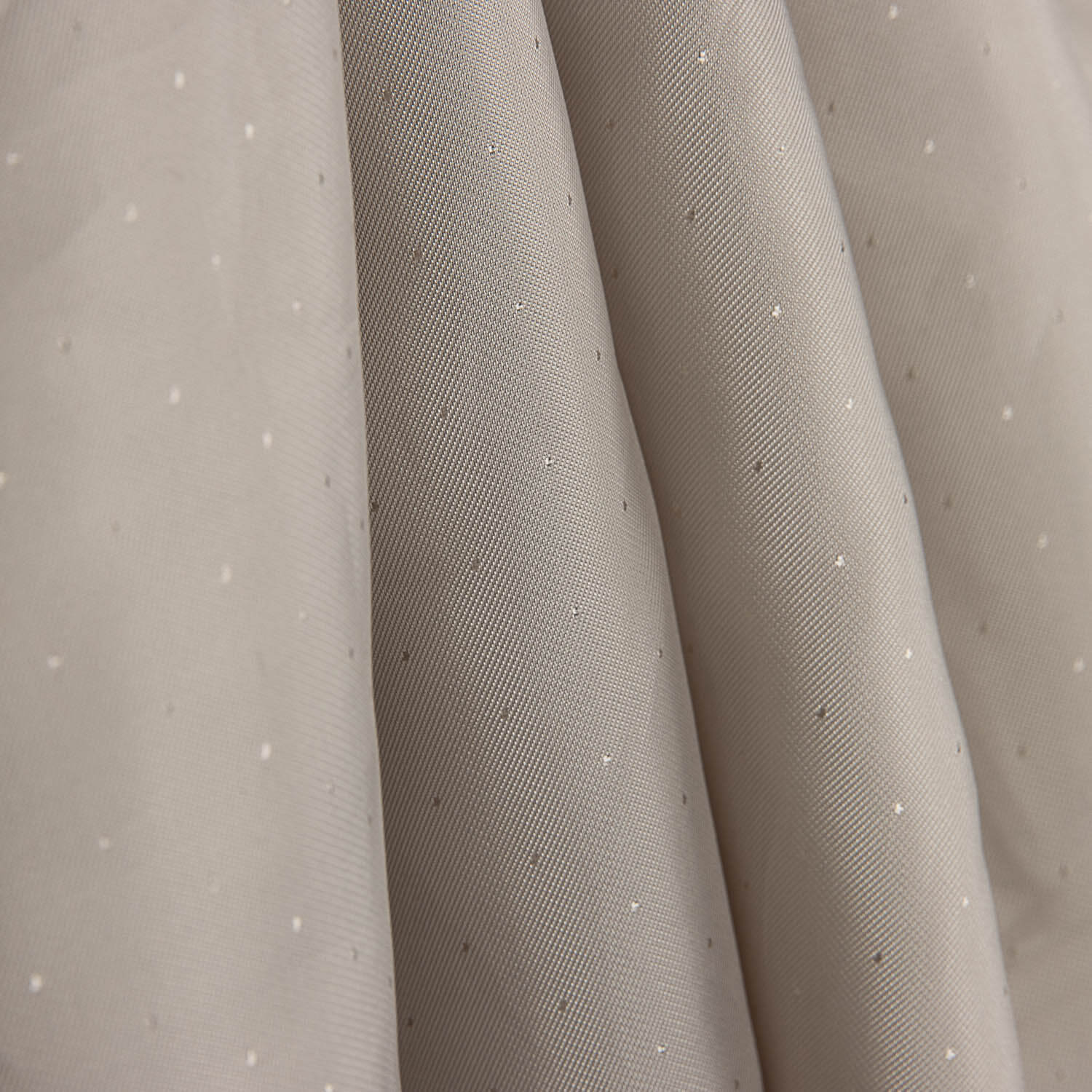 Plumeti-Futterstoff-Reststücke in Hellbeige – verschiedene Maße x Breite 140 cm - Ribes y Casals
