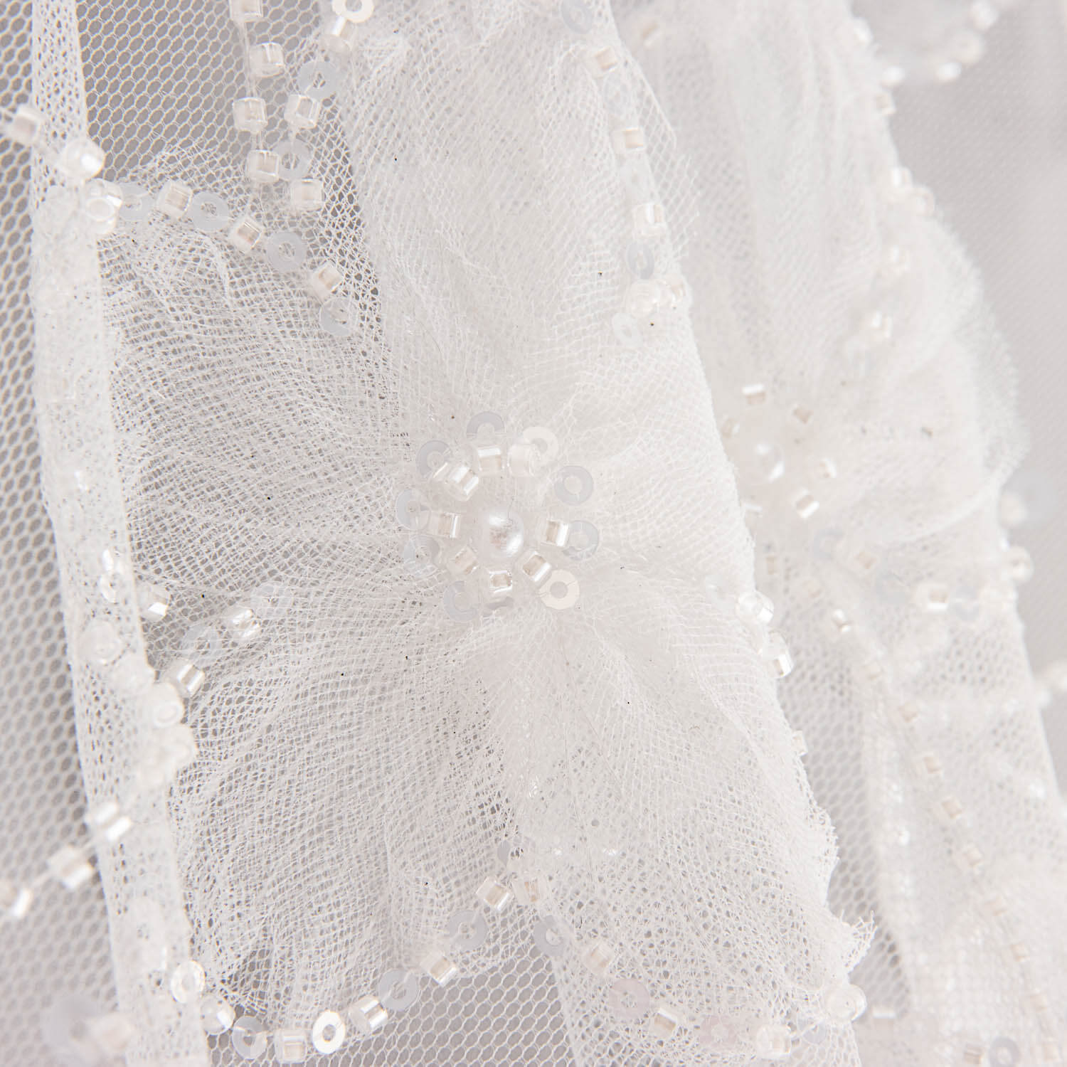 Brautkleid aus Tüll mit Strass und gestickten Blumen – Elegance - Ribes y Casals