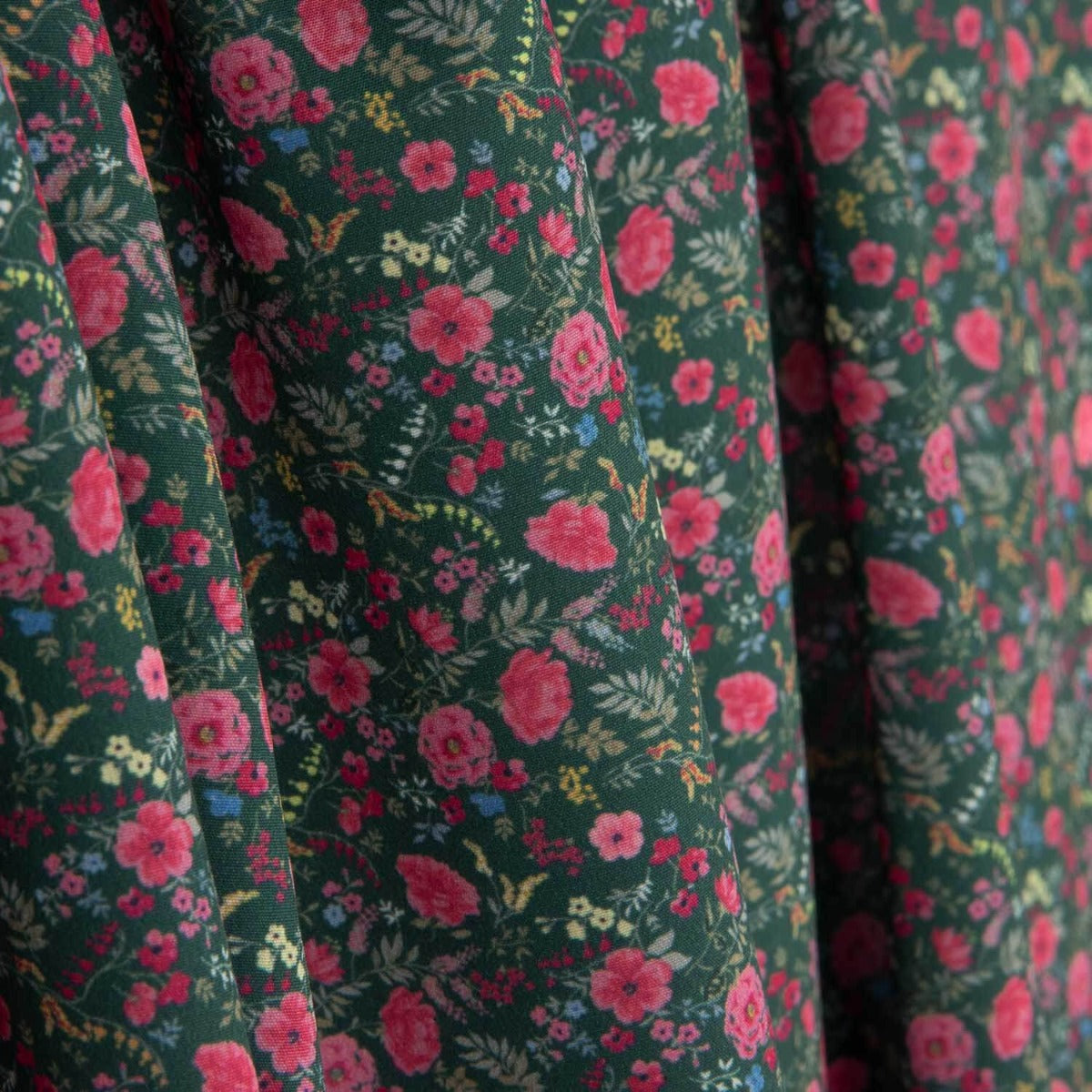 Crêpe Light Floral Print Mini Fuchsia auf Dunkelgrün - Ribes y Casals