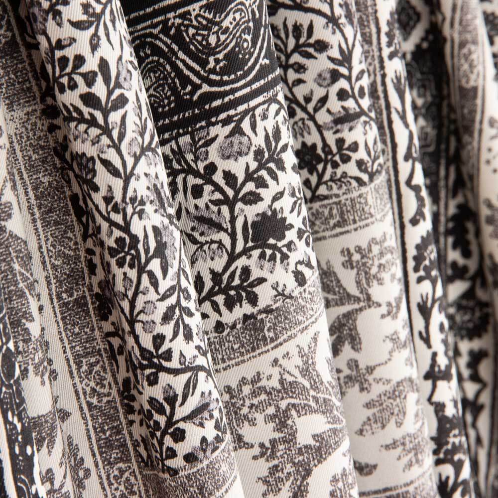 Klassischer Kaschmir-Print aus Polyester-Satin - Ribes y Casals