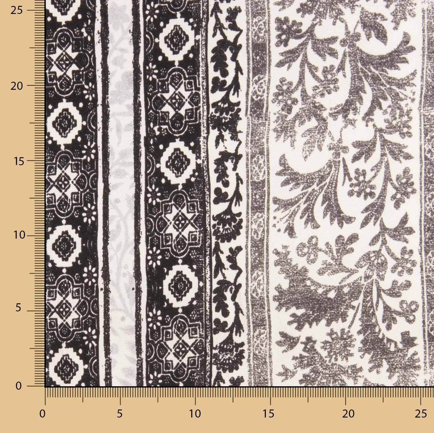 Klassischer Kaschmir-Print aus Polyester-Satin - Ribes y Casals