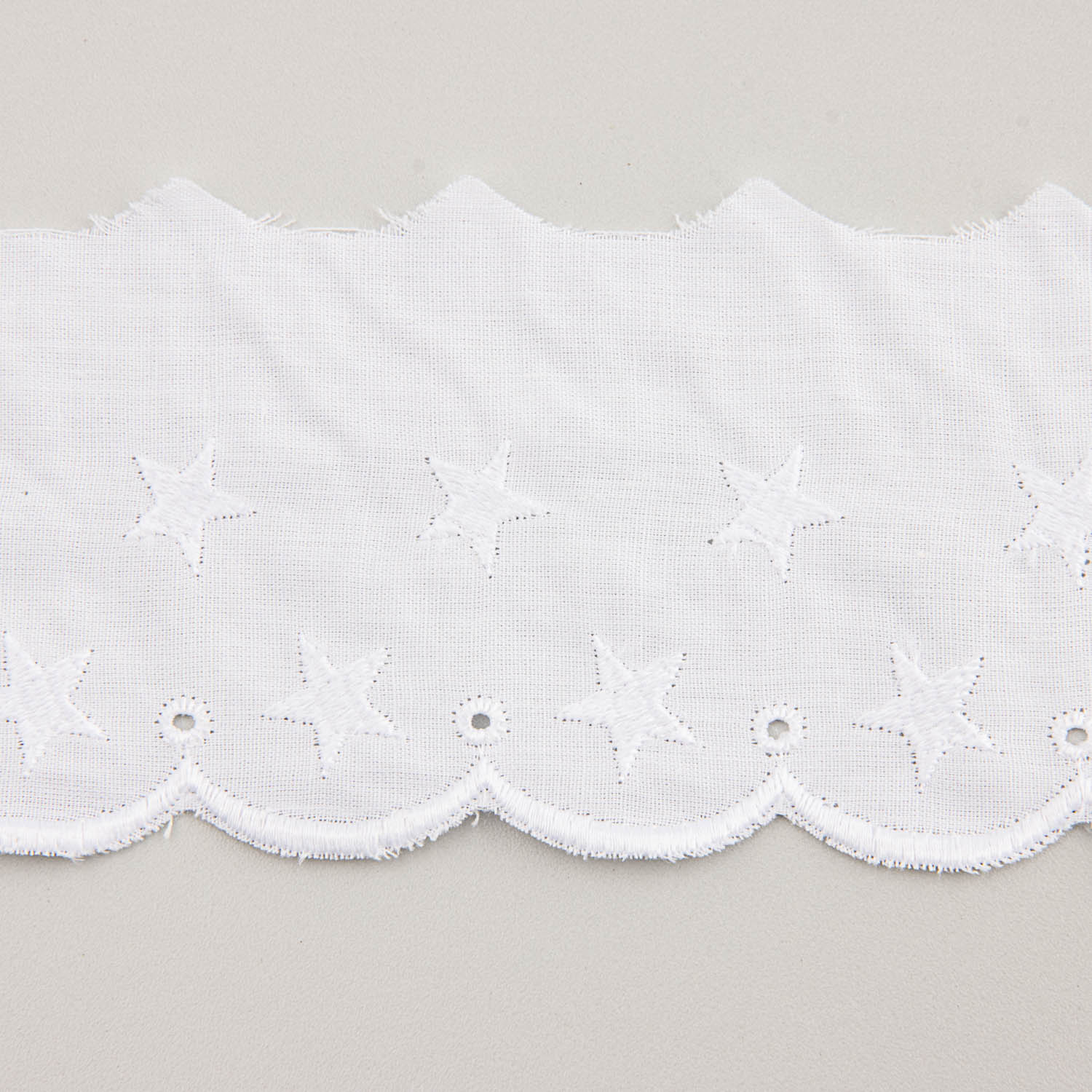 Weißer bestickter Batist-Streifen Modell 25019 – 55 mm - Ribes y Casals