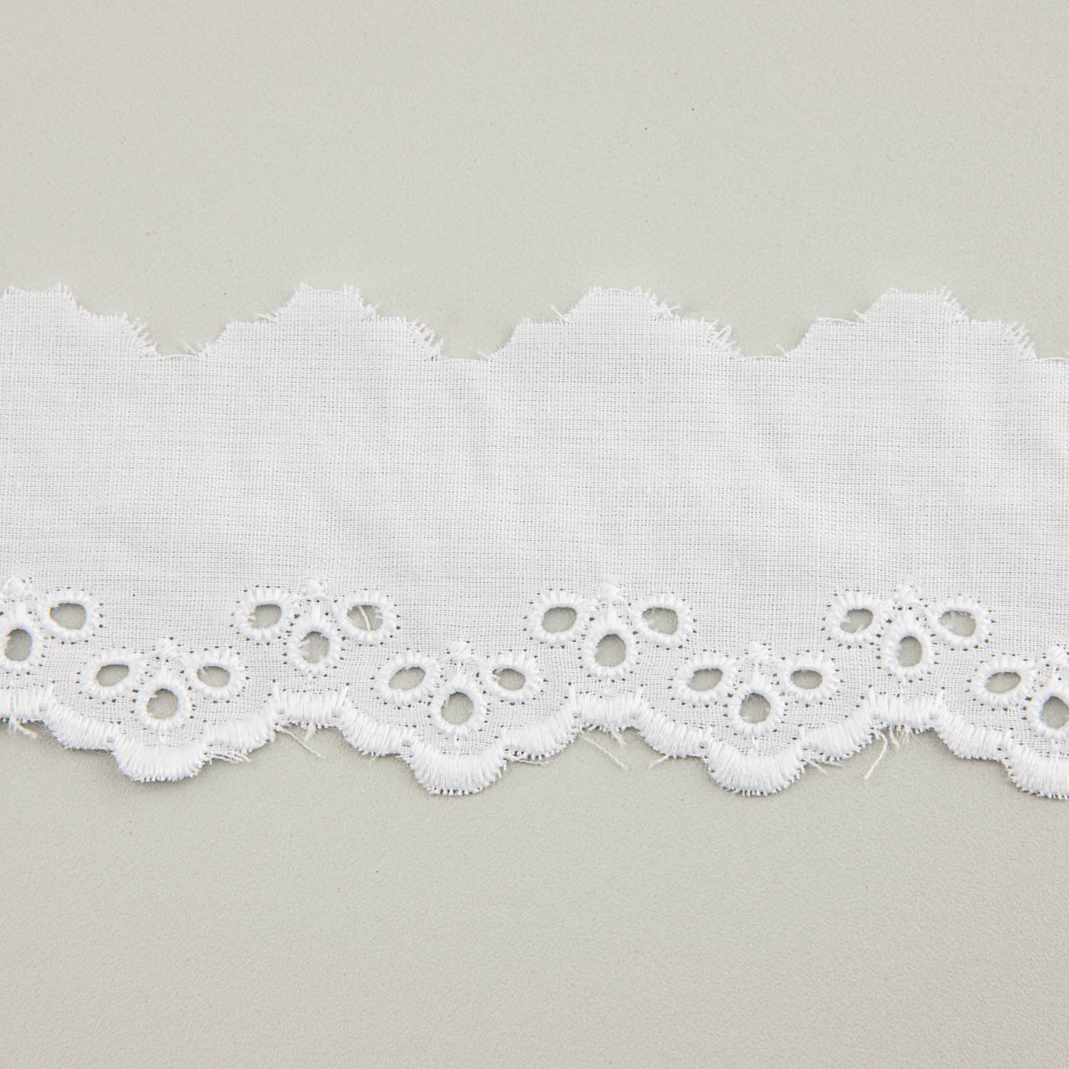 Weißer bestickter Batist-Streifen Modell 60021 – 40 mm - Ribes y Casals