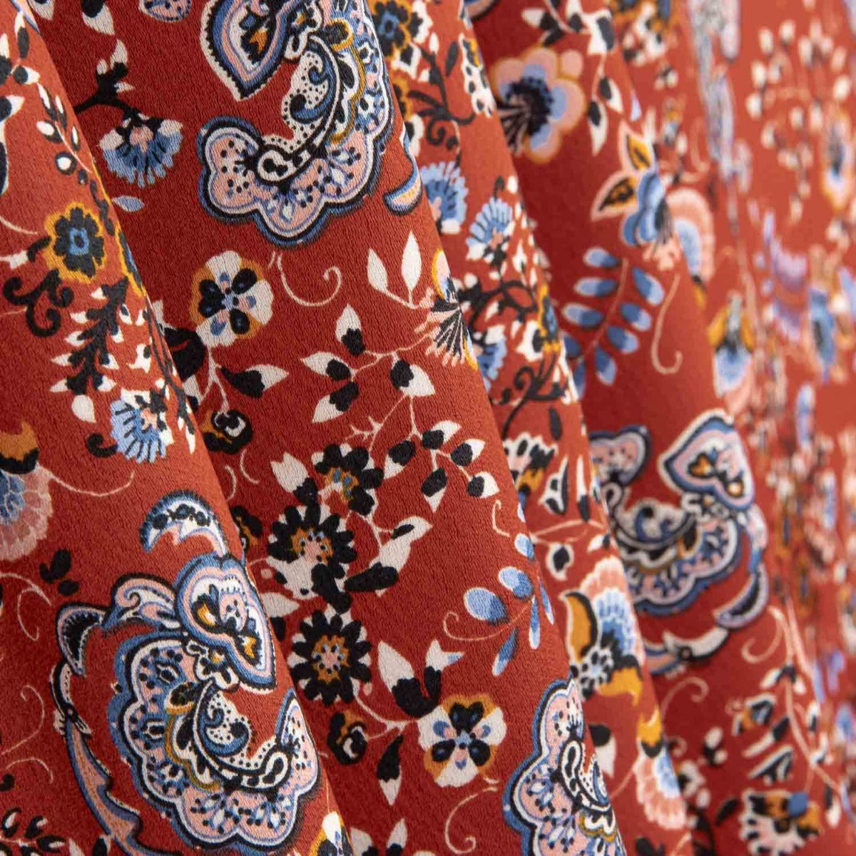 Feuer Paisley Satin Krepp - Ribes y Casals