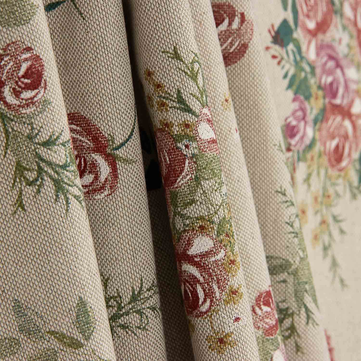 Romantische Leinwand mit Blumenmuster auf Beige - Ribes y Casals