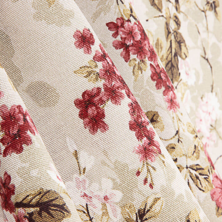 Canvas mit romantischem Blumenmuster in Rosa und Dunkelrot - Ribes y Casals