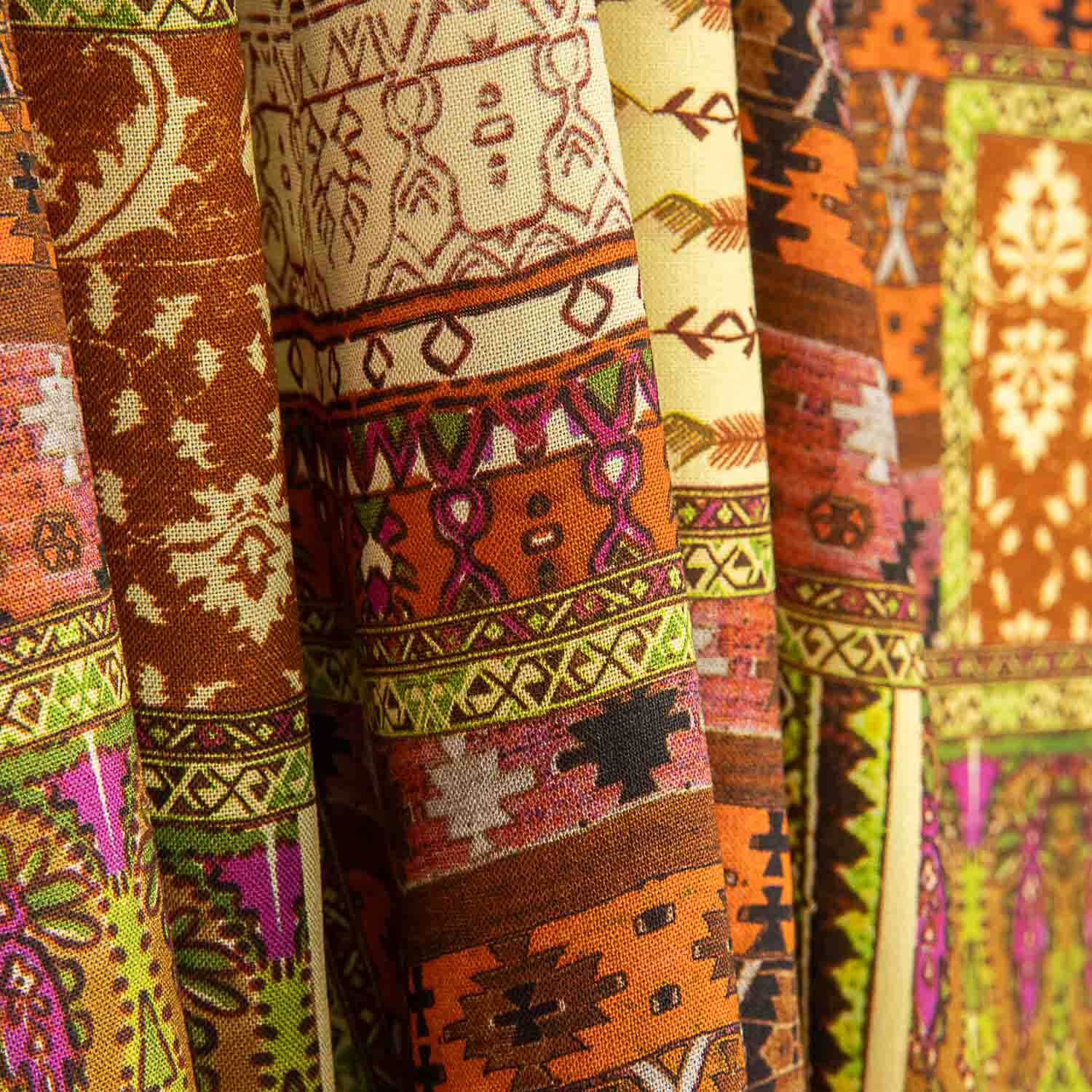 Viskose mit Ethno-Patchwork-Print - Ribes y Casals