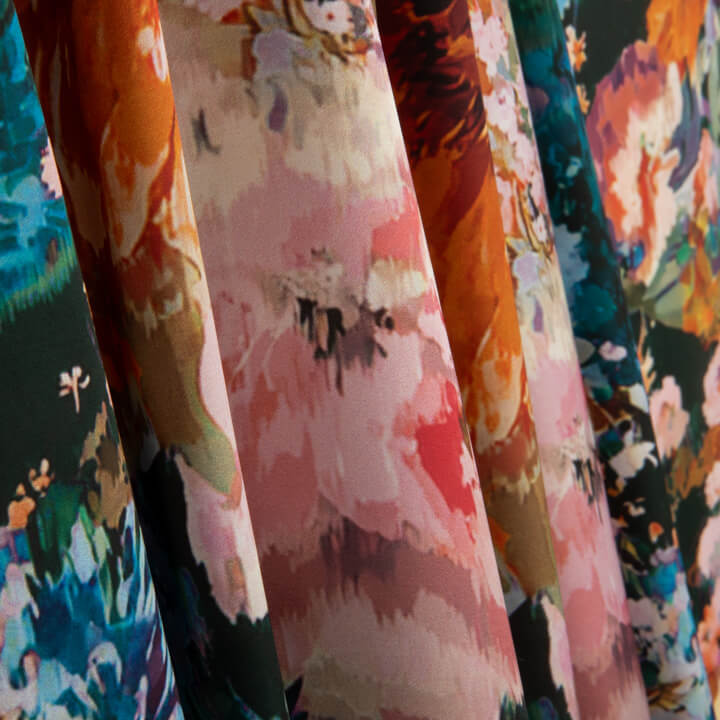 Satin mit orangefarbenem Dahlienmuster - Ribes y Casals
