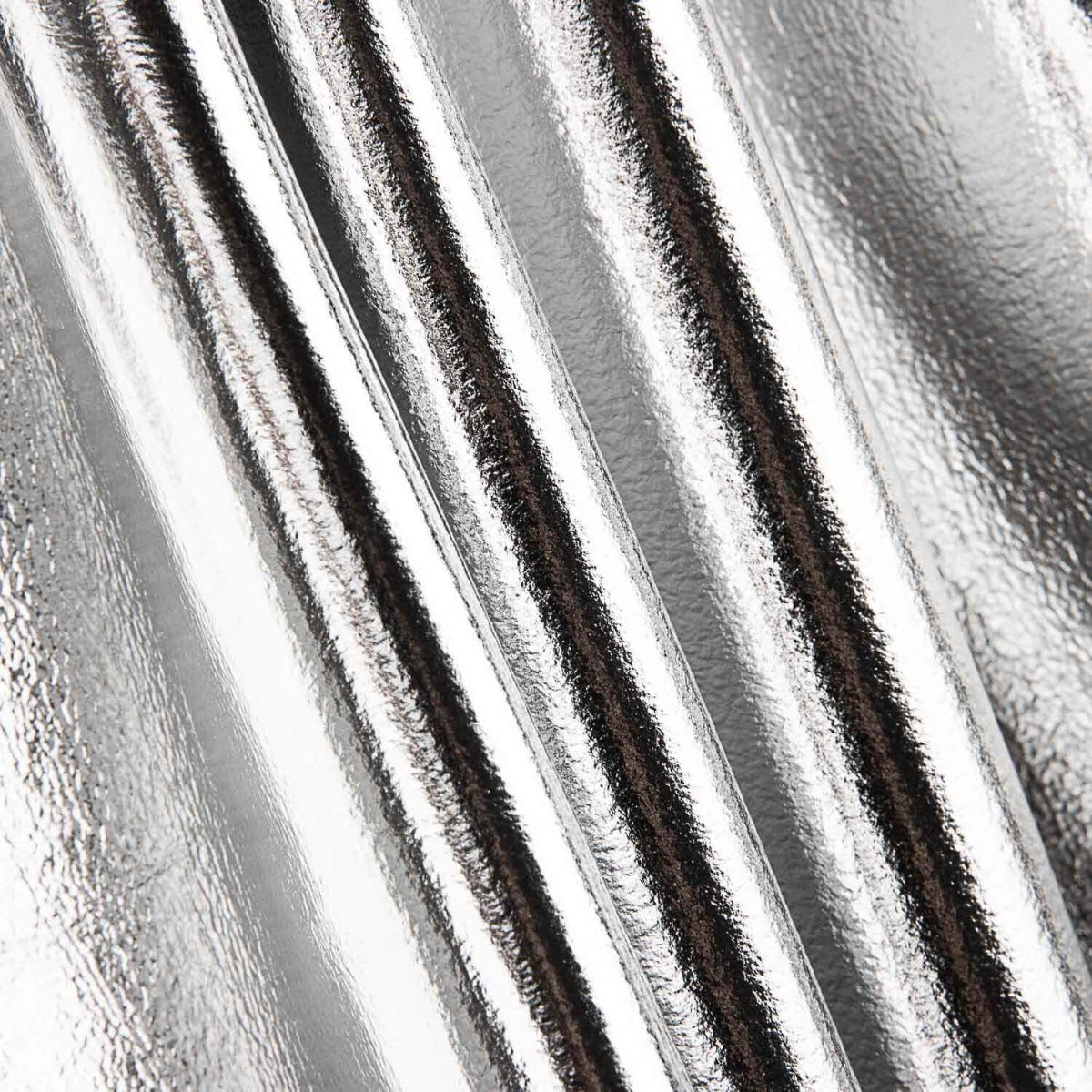 Restposten Velours-Strickstoff mit Metallic-Laminierung in Silber – verschiedene Maße x Breite 150 cm - Ribes y Casals