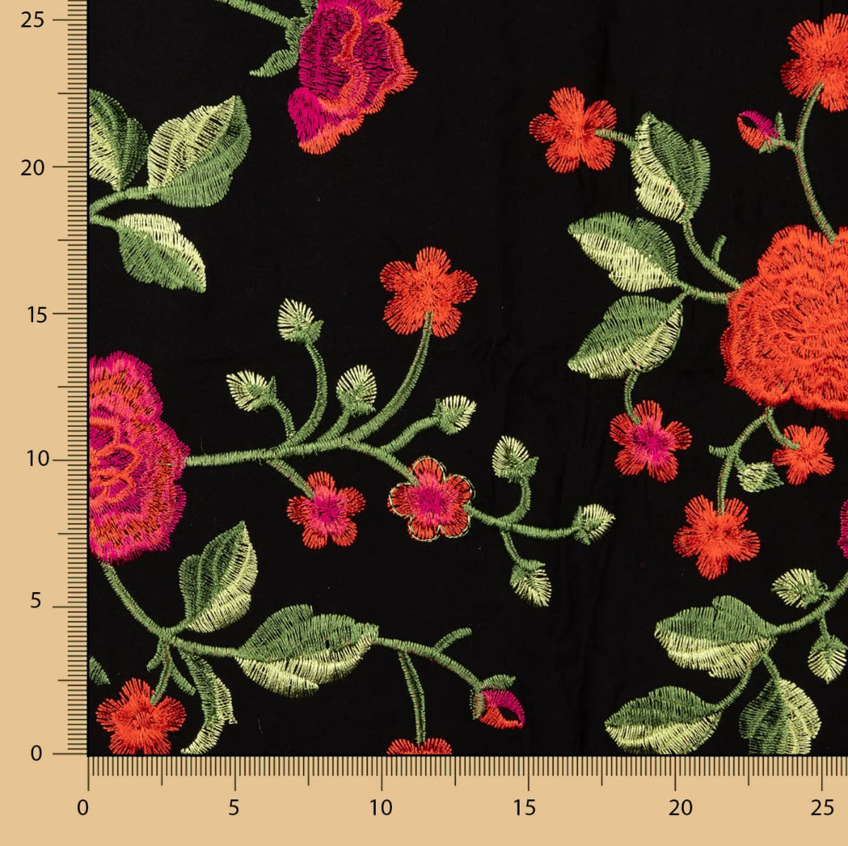 Bestickter Schal Rosa Rot Tencel Schwarz - Ribes y Casals