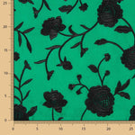 Bestickter Schal aus schwarzem Tencel mit Smaragdstickerei - Ribes y Casals