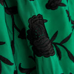 Bestickter Schal aus schwarzem Tencel mit Smaragdstickerei - Ribes y Casals