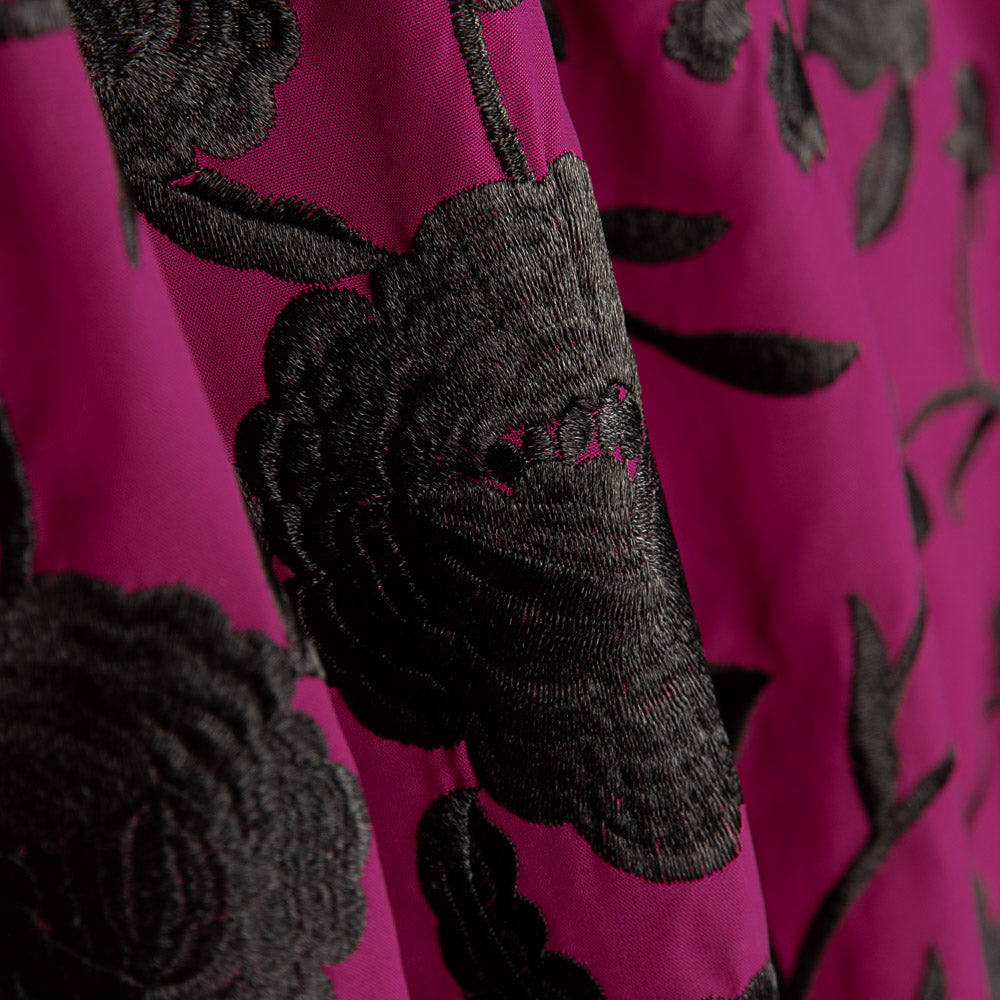 Bestickter Schal Black Tencel Strawberry - Ribes y Casals