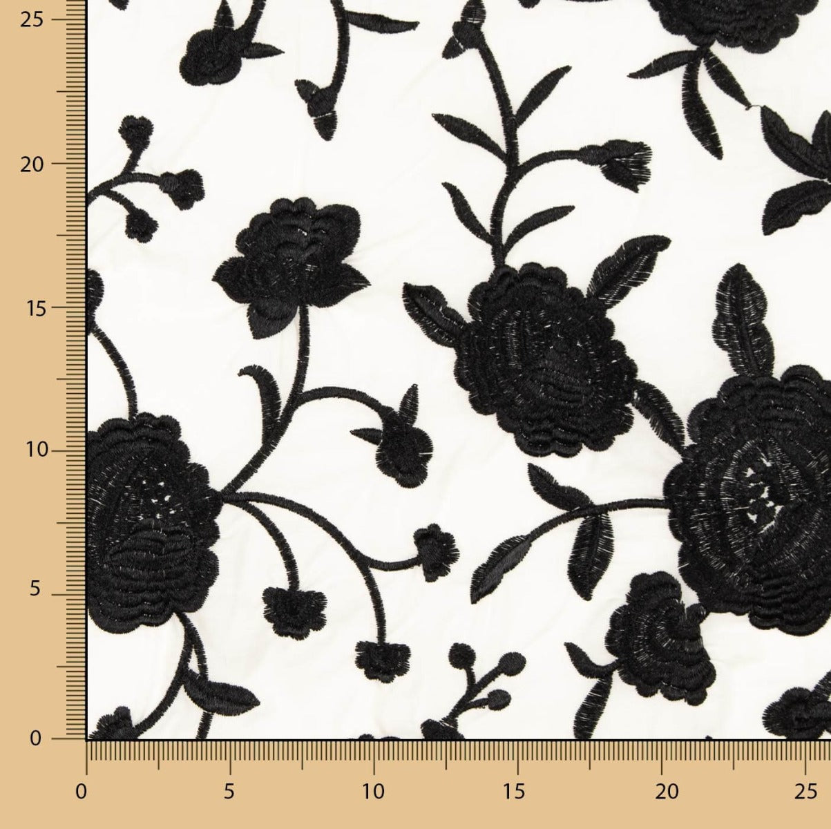 Bestickter Schal Schwarz Tencel Natürlich Weiß - Ribes y Casals