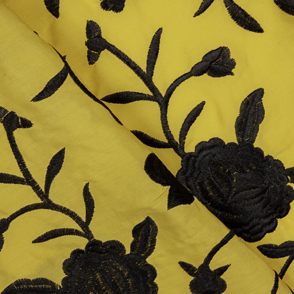 Bestickter Schal Schwarz Tencel Albero - Ribes y Casals