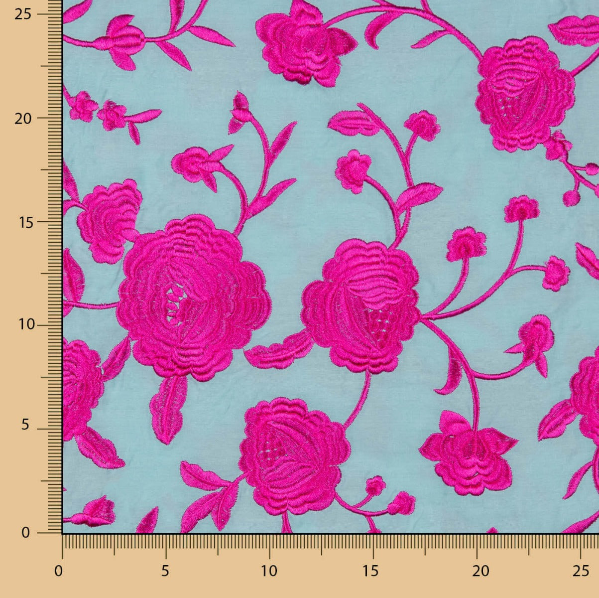 Bestickter Schal Fuchsia Tencel Hellblau - Ribes y Casals