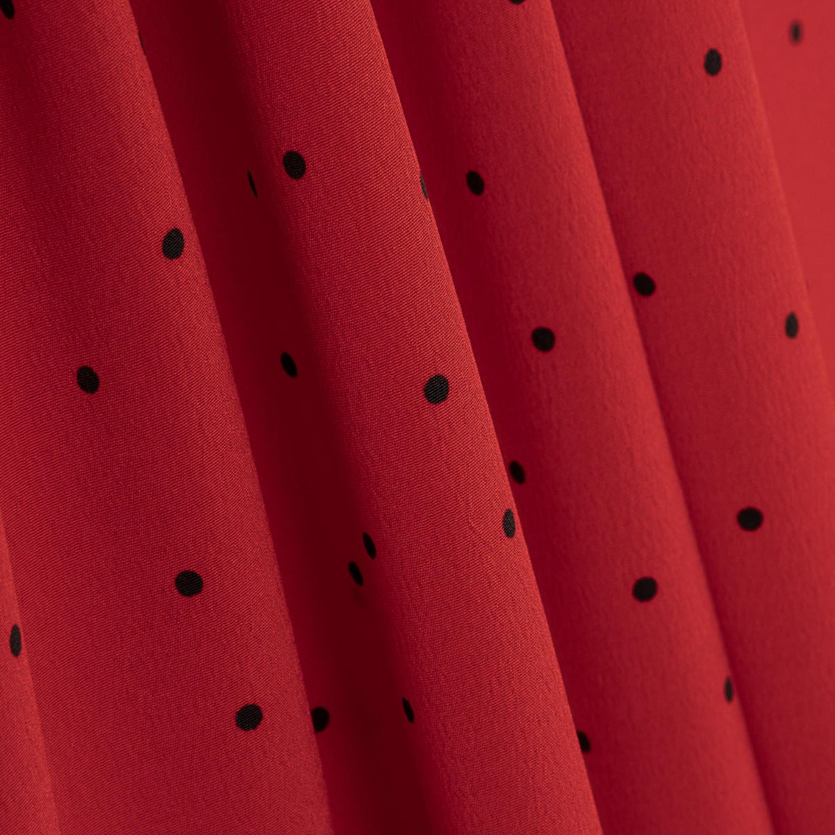 Polyester-Krepp-Polka-Dot Mini Drop Rot - Ribes y Casals