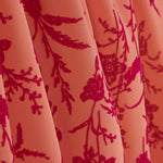 Stoffrest Koshibo Coral mit Flockdruck und fuchsiafarbenen Blumen – verschiedene Maße x Breite 150 cm - Ribes y Casals