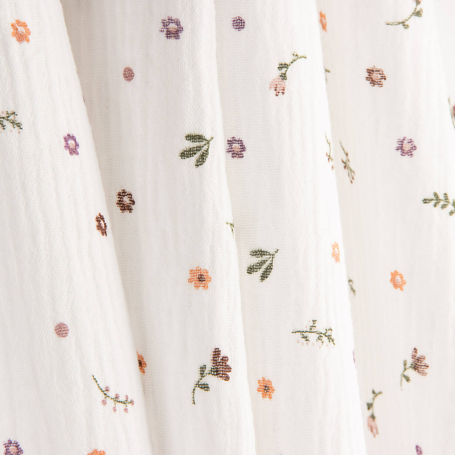 Baumwoll-Musselin-Reststücke mit Waldblumen-Muster – verschiedene Maße x 135 cm Breite - Ribes y Casals