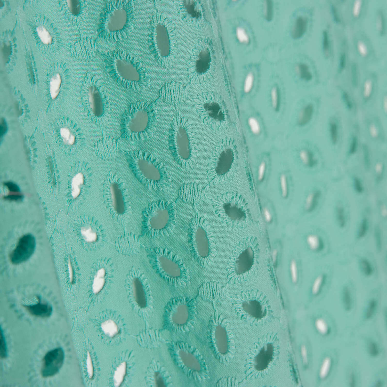 Swiss Embroidery Water Grüne Blütenblätter - Ribes y Casals