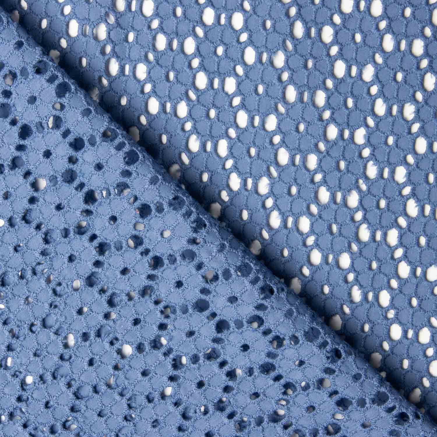 Gestickte Schweizer Stickerei Daisy Dark Denim Blue - Ribes y Casals