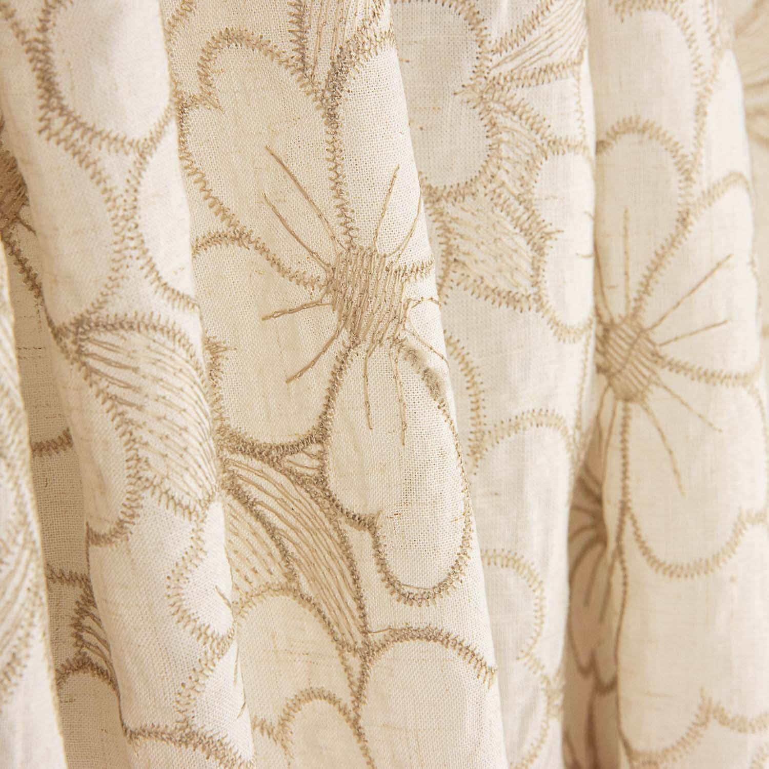 Ecru-Baumwoll-Voile mit beigefarbener Stickerei - Ribes y Casals