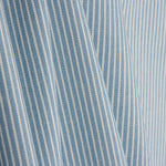 Jeansstoff-Reststück mit hellblauen und weißen Streifen – verschiedene Maße x Breite 148 cm - Ribes y Casals