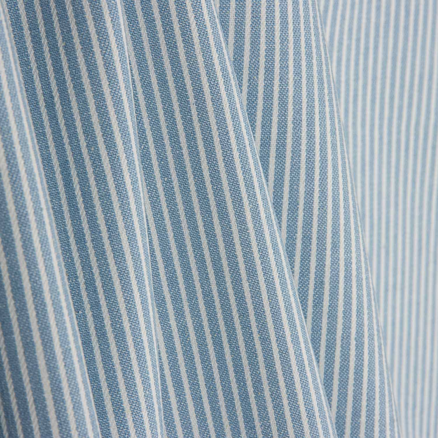 Jeansstoff-Reststück mit hellblauen und weißen Streifen – verschiedene Maße x Breite 148 cm - Ribes y Casals