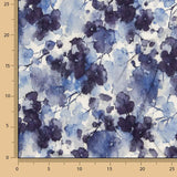Elastischer Viskosestoff mit Aquarellmustern an den Blättern in Blau - Ribes y Casals