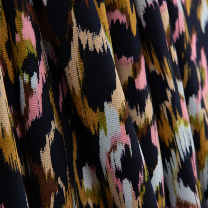 Viskosestoff-Satin mit Animalprint in Rosa - Ribes y Casals