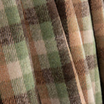 Loden aus Glenmore-Wolle mit Karos, in den Farben Salbeigrün und Camel - Ribes y Casals