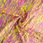 Paillettentüll „Fantasía“ mit schillernden Pailletten in Aurora-Fuchsia - Ribes y Casals