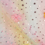 Regenbogen-Feen-Himmel mit 3D-Blumenmuster und Sternen - Ribes y Casals
