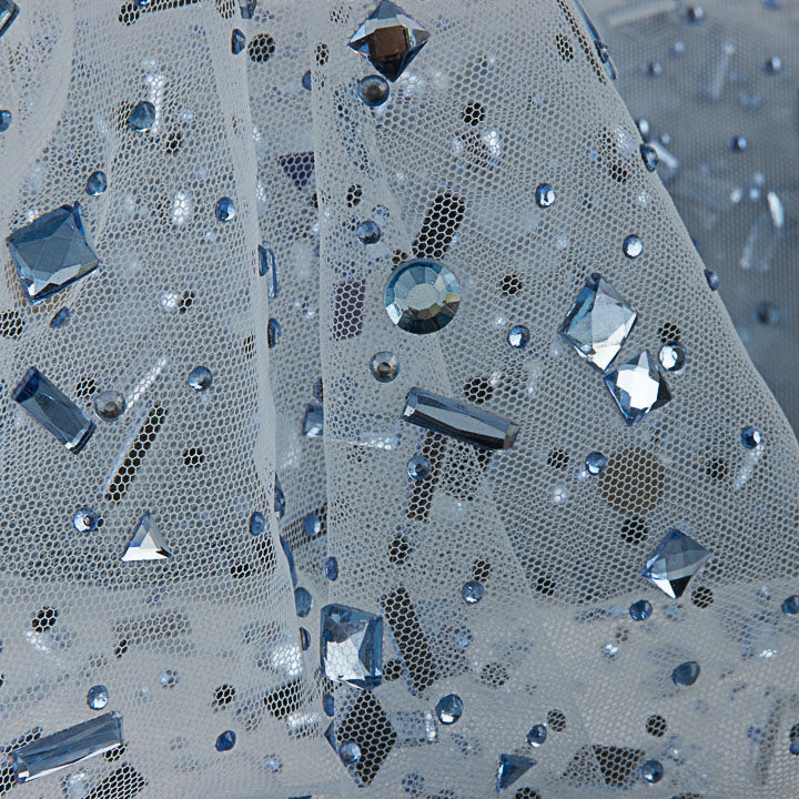 Luxuriöses blaues Tüllkleid mit farblich abgestimmten Strasssteinen - Ribes y Casals