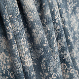 Cordstoff mit Vintage-Blumenmuster in Blau - Ribes y Casals
