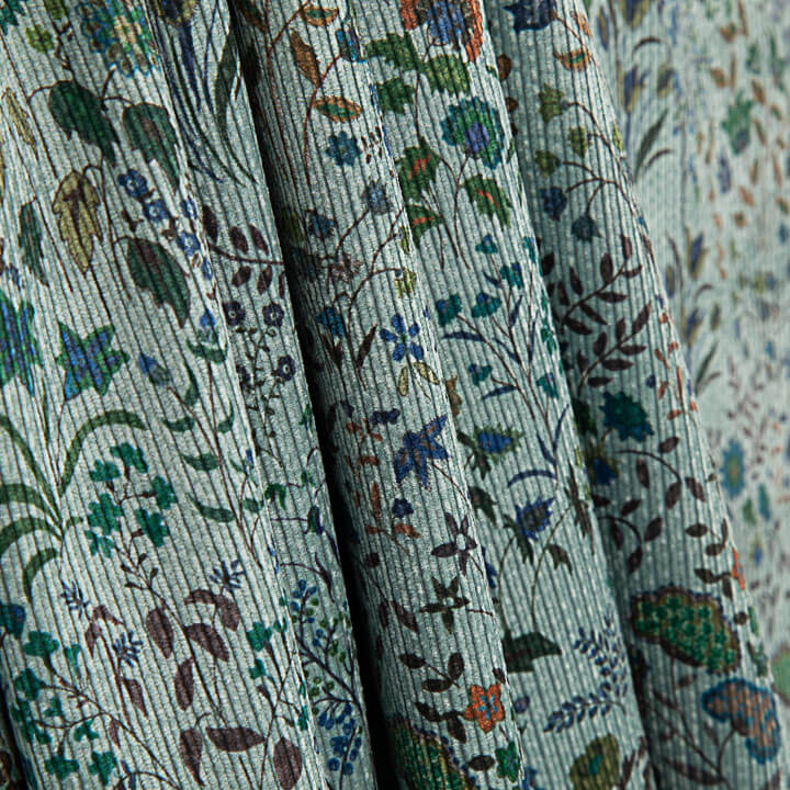 Bedruckter Cordstoff „Wilder Garten“ in Wassergrün - Ribes y Casals