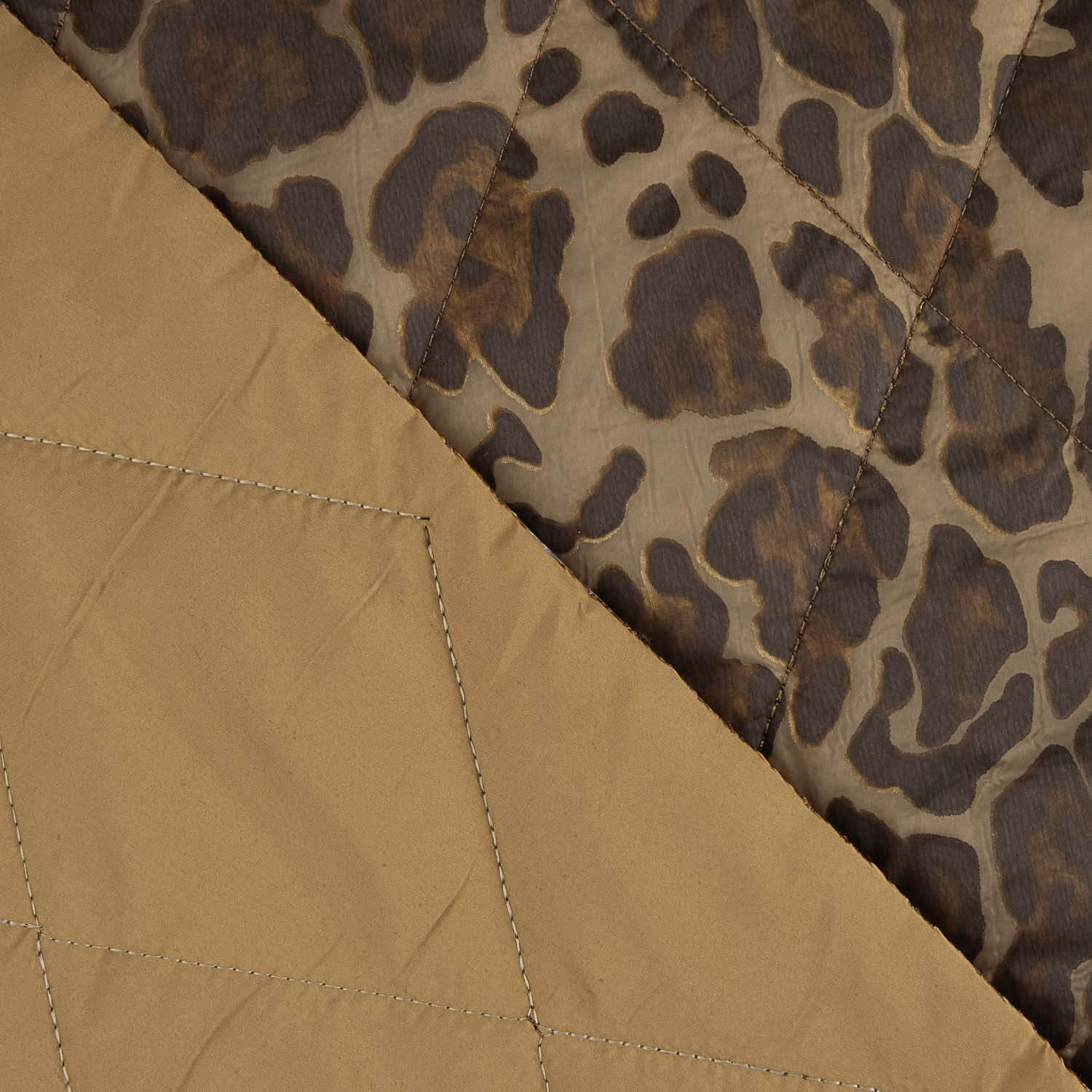 Leichte, doppelseitige Steppdecke mit Animalprint und Ocker - Ribes y Casals