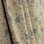 Perkal bedruckt mit blau-rosa Blumenmuster - Ribes y Casals