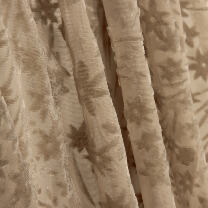 Ausbrenner mit Blumenmuster in Beige-Tönen auf Chiffon - Ribes y Casals
