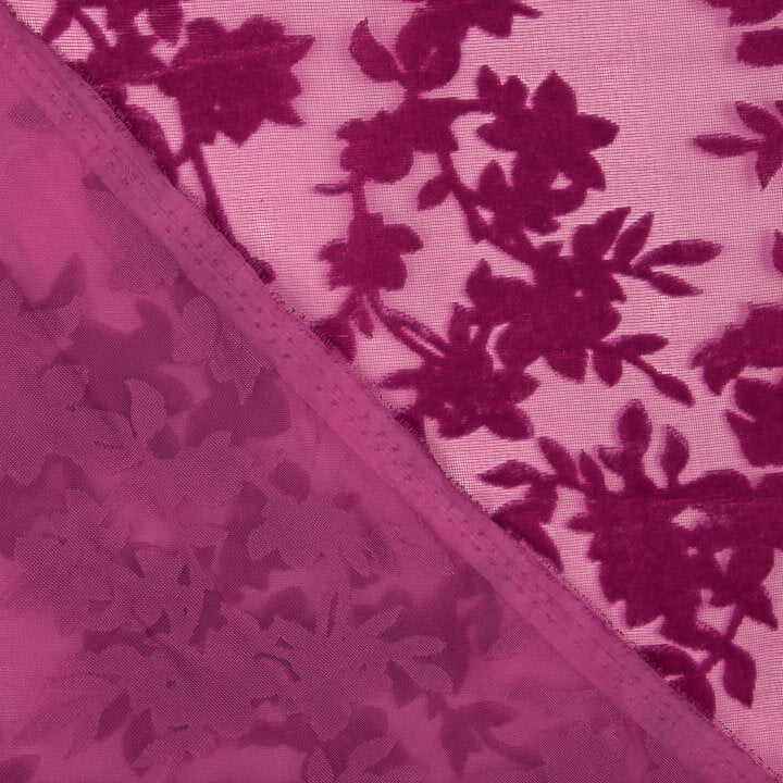Fuchsiafarbenes Ausbrenner-Blumenmuster auf Chiffon - Ribes y Casals