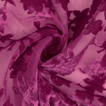 Fuchsiafarbenes Ausbrenner-Blumenmuster auf Chiffon - Ribes y Casals