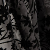 Schwarzes Ausbrenner-Blumenmuster auf Chiffon - Ribes y Casals
