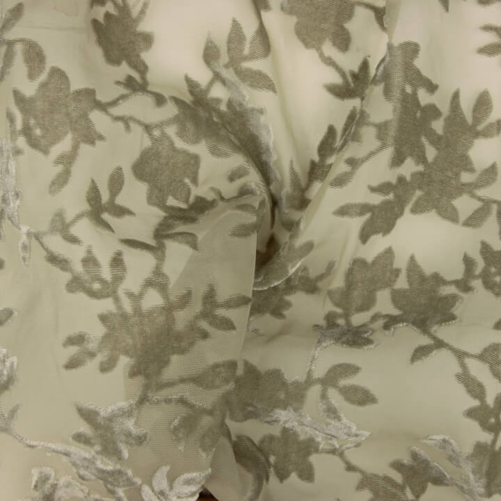 Grünes Ausbrenner-Blumenmuster auf Chiffon - Ribes y Casals