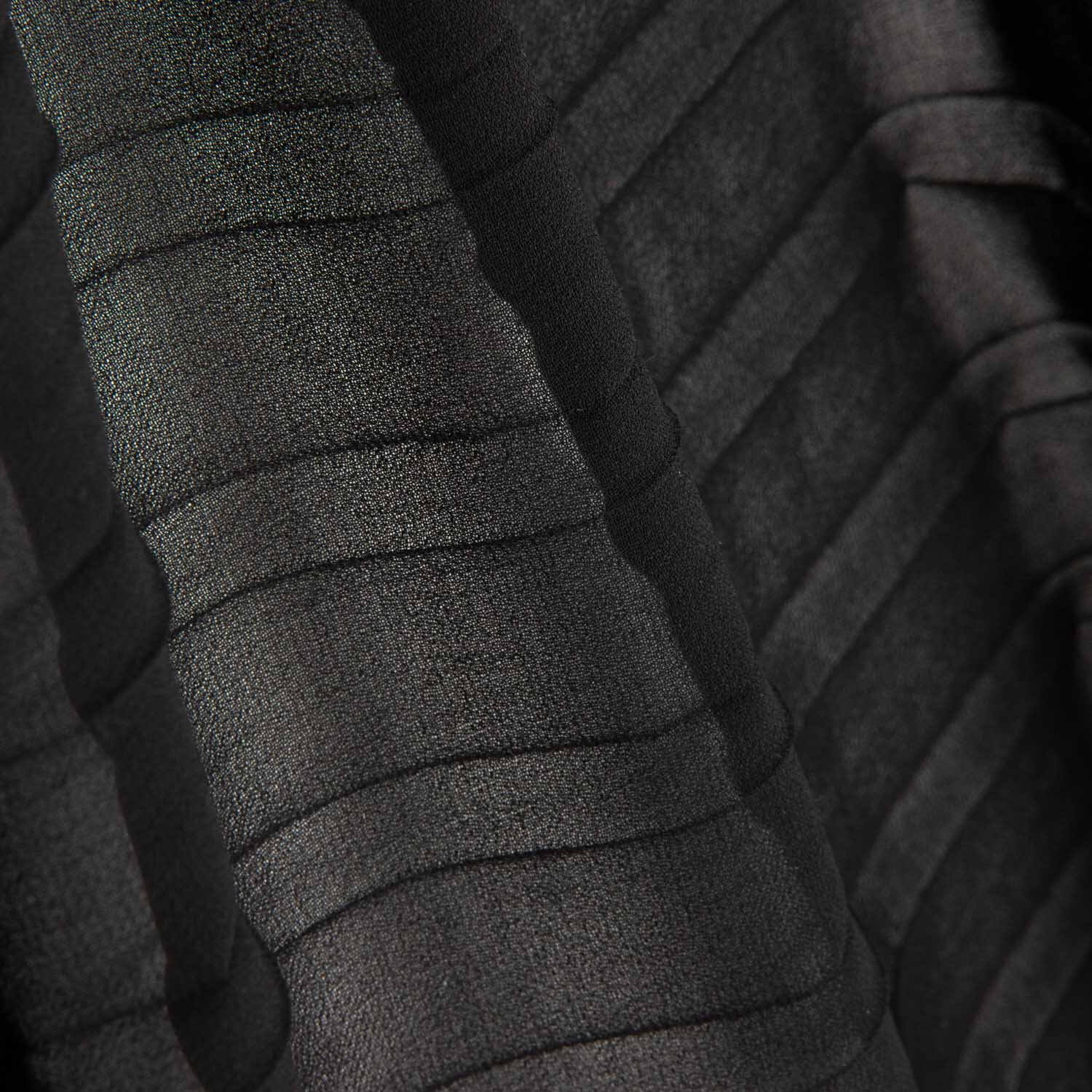 Plissierte Gaze „Soleil“ in Schwarz - Ribes y Casals