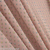 Elastischer Stoff mit silbernen, irisierenden Strasssteinen in Rosa, Nude-Optik - Ribes y Casals
