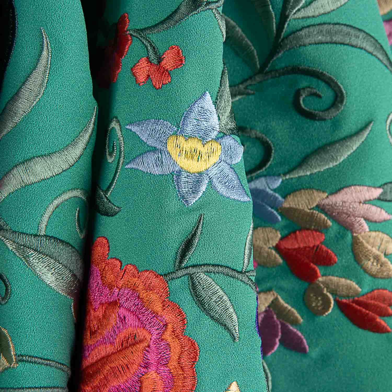 Kleiner Schal mit grüner Flamenco-Stickerei - Ribes y Casals