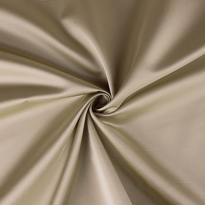 Wendbarer Mikado-Satin in den Farben „Tornasol Beige Weich“ und „Camel“ - Ribes y Casals